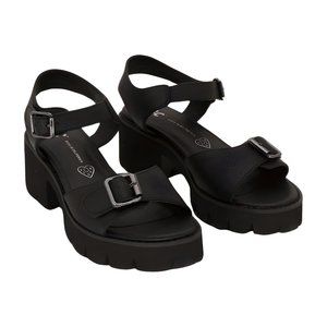 BC Fotwear Womens SO Famous Heeled Sandal, Black, Size 7